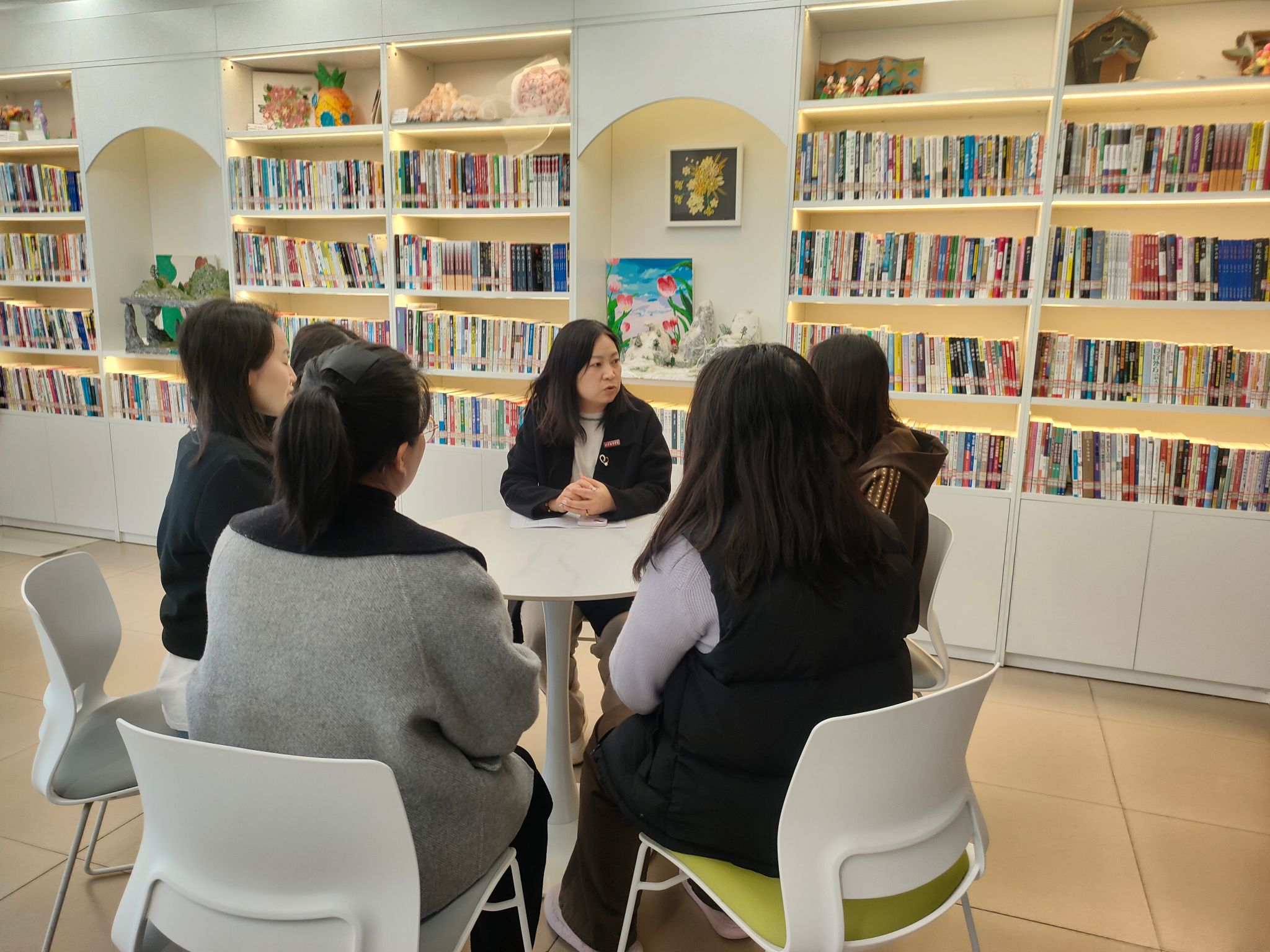 暖心走訪進公寓，護航青春伴成長——我校心理健康教育與咨詢中心開展一站式社區(qū)走訪活動紀實